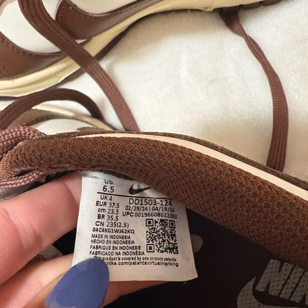 Nike Women’s  Brown and White Sneakers - Picture 4 of 5